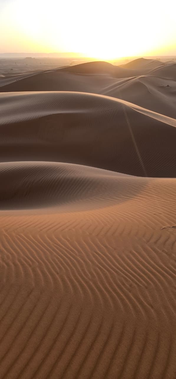 Erg Chebbi — lever de soleil sur les dunes